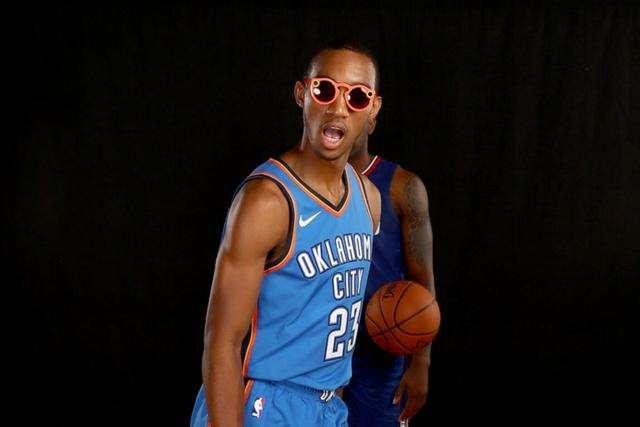 亚历山大54分雷霆豪取13连胜 火箭1分险胜骑士