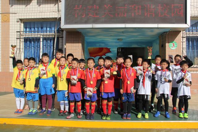 官方：尤文图斯宣布与达尼洛提前解约