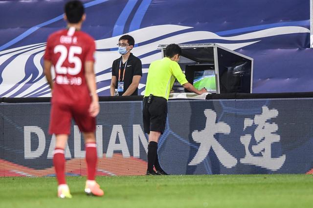 张子宇：我没大家想的那么高 大概2米23左右