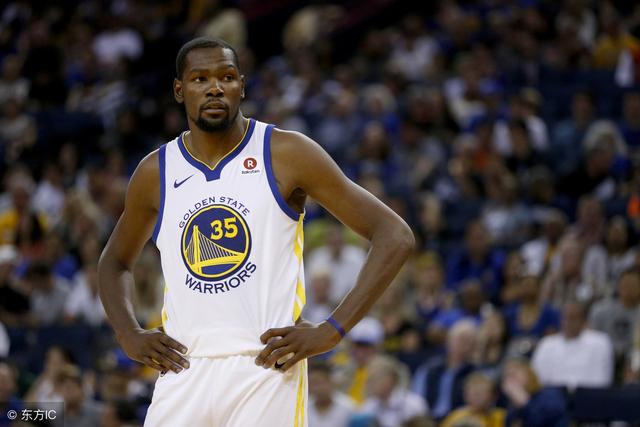 拉塞尔44分字母哥三双 湖人险胜雄鹿重回第九